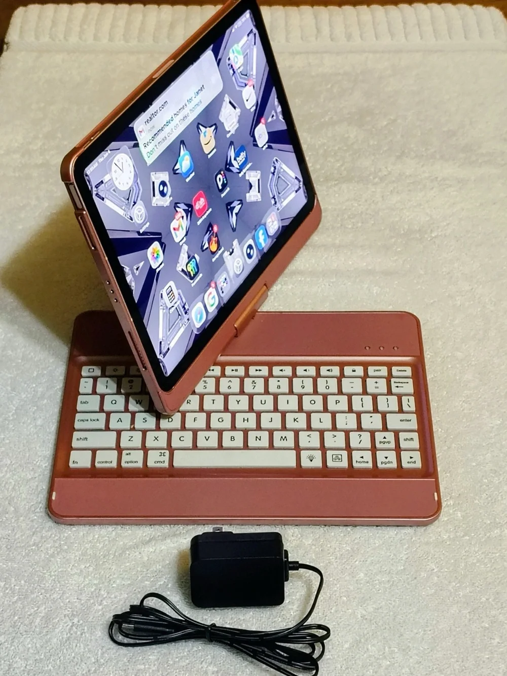 Keyboard Case 4 CERTAIN iPadS WITH A 360° Rotatable Protective Cover,(Rose Gold)